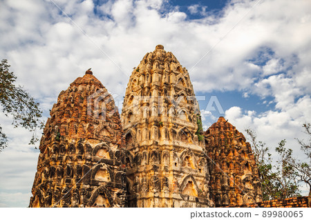 Wat si Sawai temple in Sukhothai historical park, Thailand 89980065
