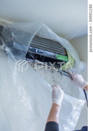Air conditioner cleaning 89981280