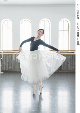 Ballet classroom instructor 89981906