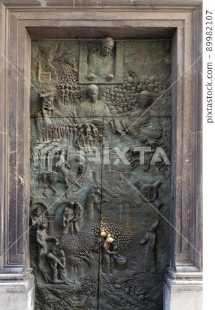 Bronze door on the Cathedral of St Nicholas in Ljubljana, Slovenia 89982107