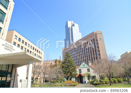 Main building seen from the old building of St. Luke's International Hospital 89983206