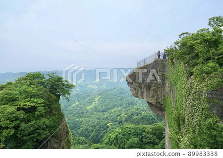 Peeping into the hell of Mt. Saori, Kyonan Town, Chiba Prefecture 89983338