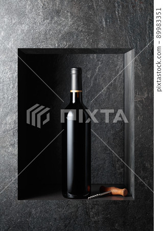 Bottle of red wine. 89983351