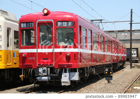 Kotoden Type 1300 Keikyu Color Express • To Zushi Kotoden Type 1300 Keikyu Color Express • To Zushi 89983947