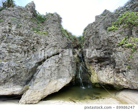 沖繩海岸岩石泉水沖繩 89986247