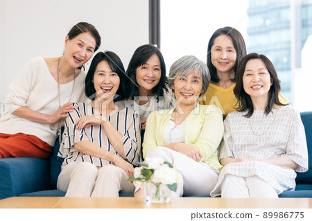 是好朋友的中年婦女 89986775