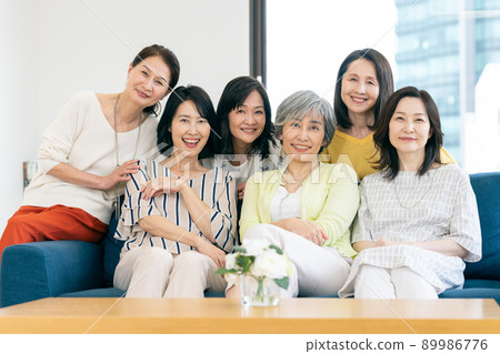 是好朋友的中年婦女 89986776