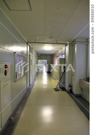 School hallway 89988010