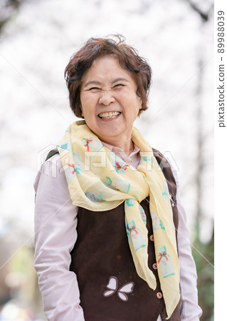 Senior female portrait 89988039