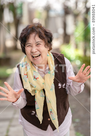 Senior female portrait 89988041