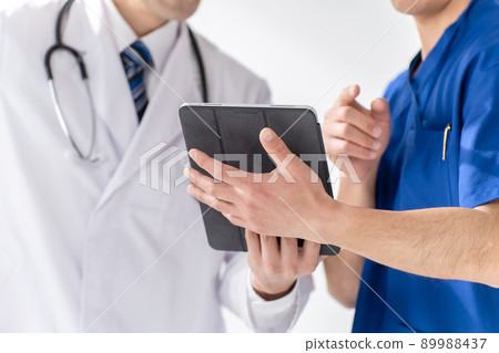 Medical image at hand 89988437