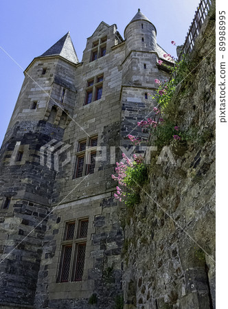 Medieval castle in the town of Vitre, France Medieval castle in the town of Vitre, France 89988995
