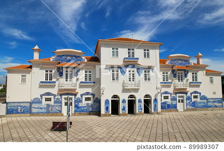 Old Aveiro Railway station with typical blue azulejos tile. Portugal 89989307