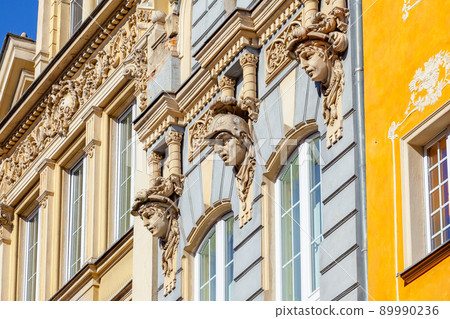 Beautiful windows, colorful houses on the old town of Gdansk 89990236