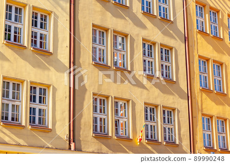 Beautiful windows, colorful houses on the old town of Gdansk Beautiful windows, colorful houses on the old town of Gdansk 89990248