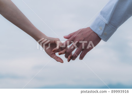 Male and female joining hands 89993916