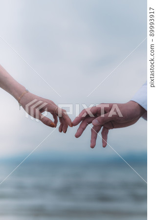 Male and female joining hands 89993917