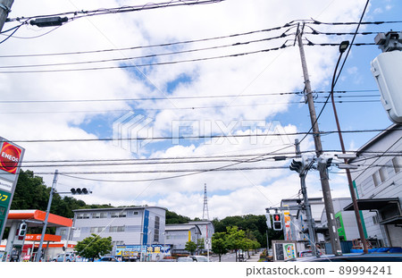 Tamasakai-dori, facing Costco, east exit of Tamasakai Station, Keio Sagamihara Line, spring blue sky, Machida-shi, Tokyo 89994241
