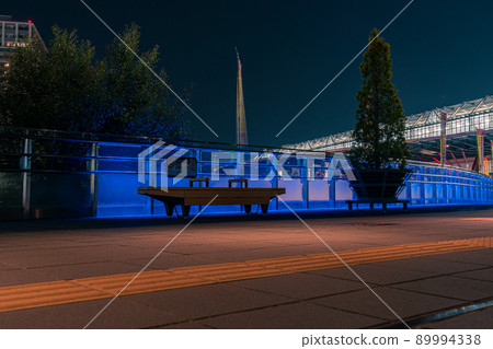 岐阜站北口夜景藍色人行天橋 岐阜站北口夜景藍色人行天橋 89994338