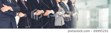 Successful business people standing together broaden view 89995291