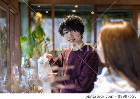 同居的夫婦星期天早上 89997555