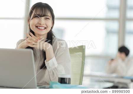 Casual business image of young women 89998500