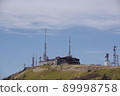 延伸到天空的無線電塔和 Ougatou 89998758