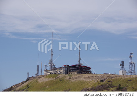 Radio tower and Ougatou extending to the sky 89998758