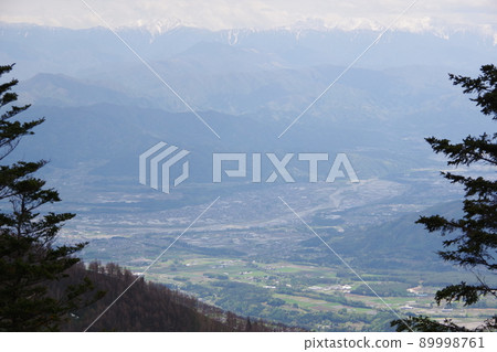 Scenery of Ina City at the foot of the Southern Alps 89998761
