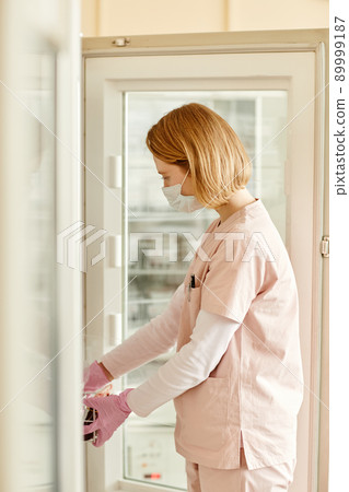 Nurse Working with Storage Nurse Working with Storage 89999187