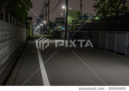 午夜路燈不受歡迎的夜路 89999493