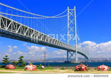 [兵庫縣]晴天下的明石海峽大橋 90004409