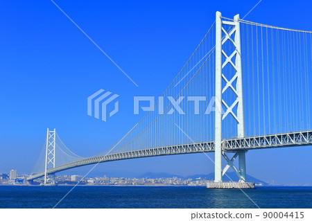 [兵庫縣]晴空下的明石海峽大橋 90004415
