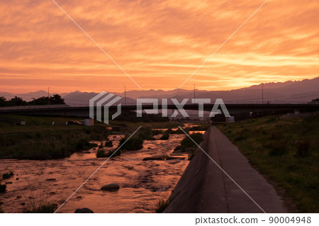 Kita Shinano at dusk, riverbed in Suzaka City 90004948