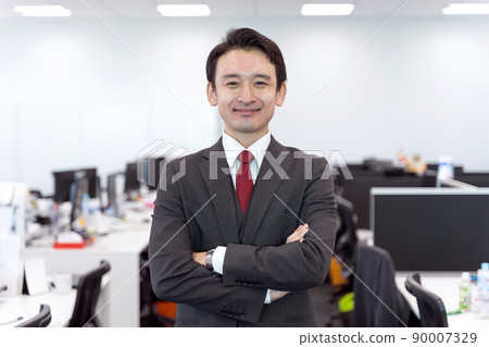 Portrait of a businessman standing in the office 90007329