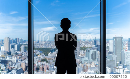 A businessman looking at the cityscape 90007330