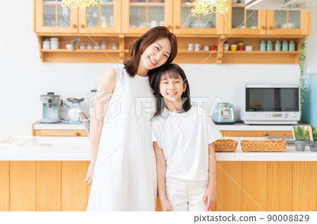Smile parent and child 90008829