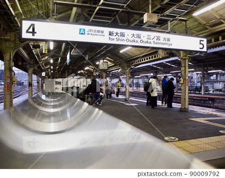 Railway station equipment, low angle, JR West, station scenery, railway fans, Kyoto station, travel, interesting railway photos Railway station equipment, low angle, JR West, station scenery, railway fans, Kyoto station, travel, interesting railway photos 90009792