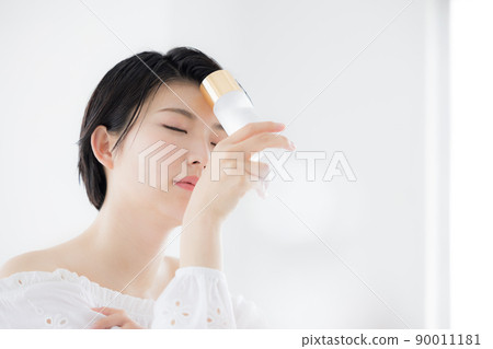 美容形像做護膚的年輕女人 美容形像做護膚的年輕女人 90011181