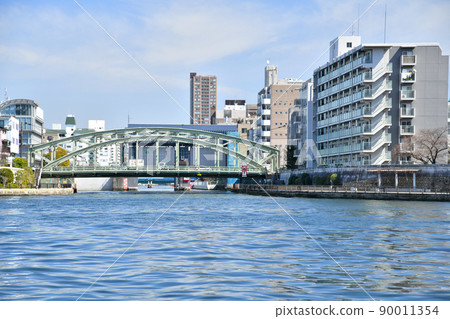 Mannen Bridge, overlooking the area around the New Onagigawa Water Gate (Koto-ku, Tokyo) [2022.3] 90011354