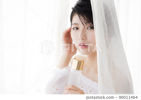 美容形像做護膚的年輕女人 90011464