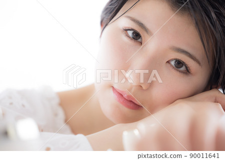 Beauty image Young woman doing skin care 90011641