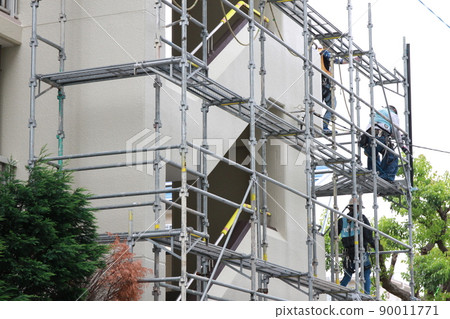 市立今福南 2 號房屋有腳手架和外牆施工正在建設中 市立今福南 2 號房屋有腳手架和外牆施工正在建設中 90011771