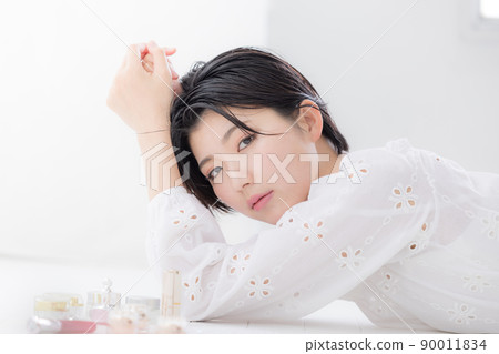 美容形像做護膚的年輕女人 美容形像做護膚的年輕女人 90011834