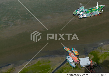 Many boats docked in the Chao Phraya River in the afternoon, Top view. Many boats docked in the Chao Phraya River in the afternoon, Top view. 90011863