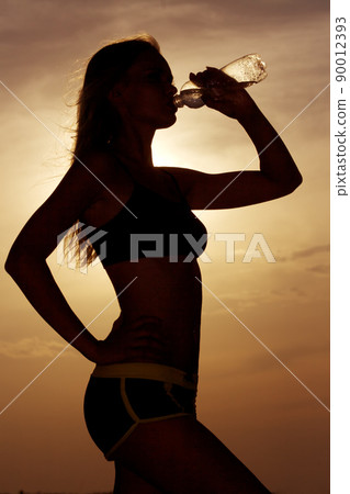 Young woman playing the sand. 90012393