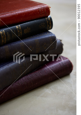 Old books 90012395