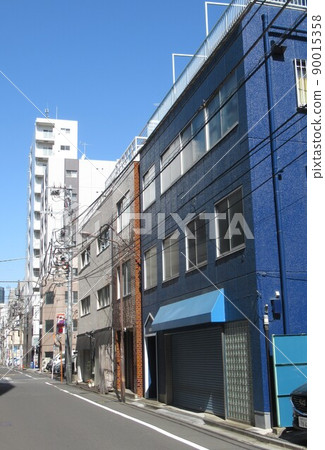 Near the east exit of Kanda Station 90015358