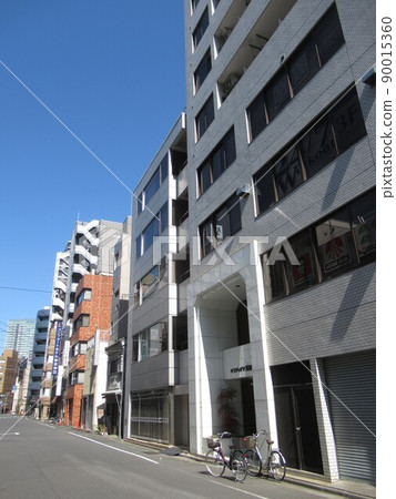 Near the east exit of Kanda Station 90015360