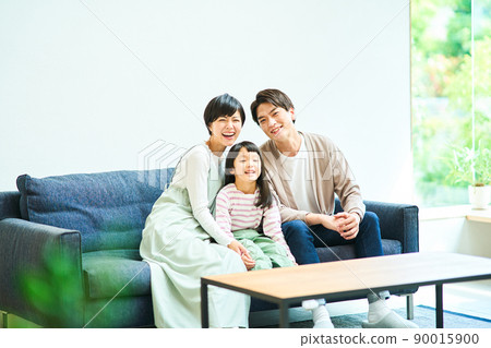 Family indoor young 90015900